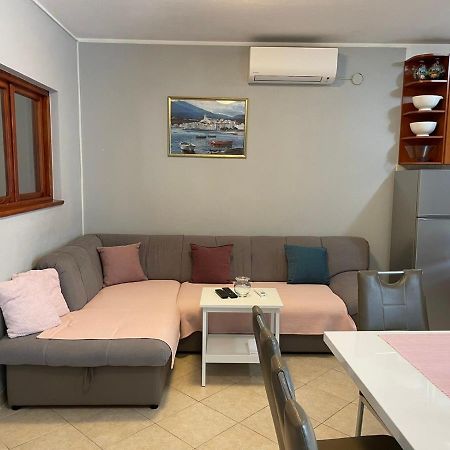 Ana Apartment Кострена Екстериор снимка