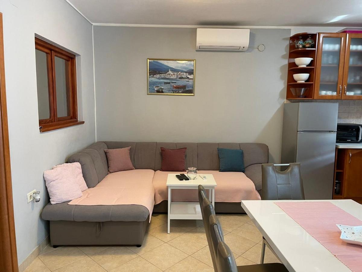 Ana Apartment Кострена Екстериор снимка