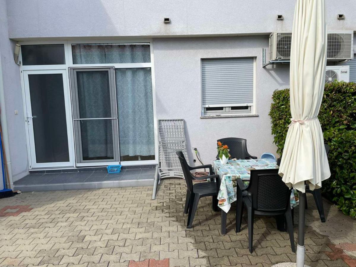 Ana Apartment Кострена Екстериор снимка